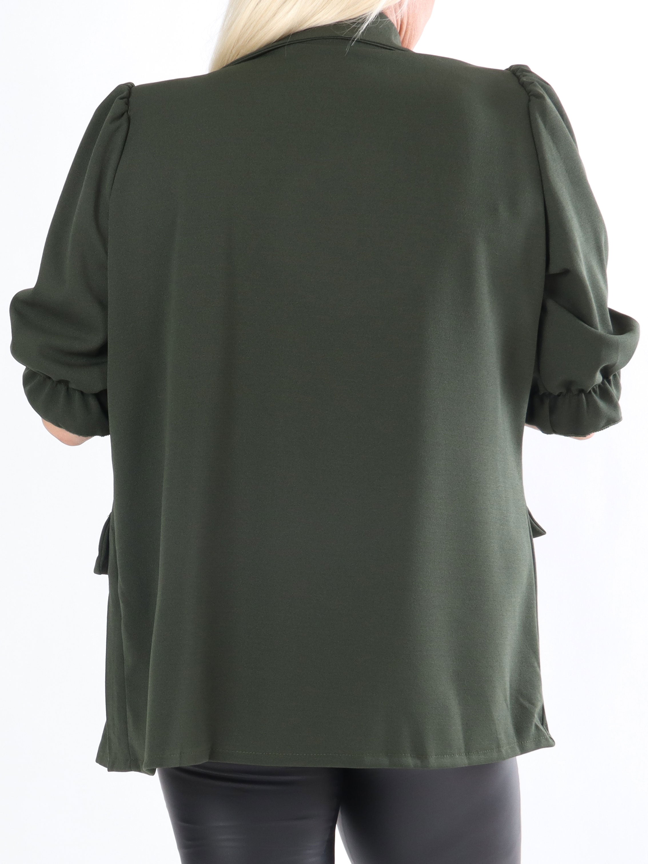 Amelia - Sød blazer med pufærmer og guld knap